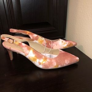 NWT- Ann Taylor Factory Pink/Peach/White Pumps 7.5